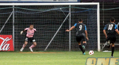 רועי דיין בועט את הפנדל החוצה (יניב גונן) רועי דיין בועט את הפנדל החוצה (יניב גונן)