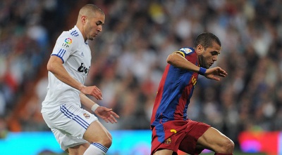 בנזמה לוחץ על דני אלבס (GettyImages) בנזמה לוחץ על דני אלבס (GettyImages)