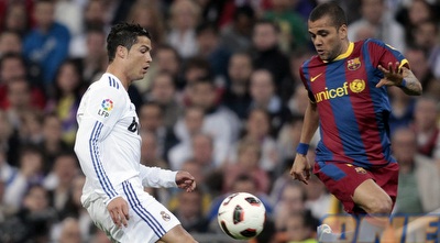 אלבס עוקף את רונאלדו (רויטרס) אלבס עוקף את רונאלדו (רויטרס)