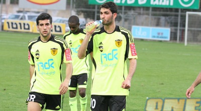 שחקני בית&qout;ר לא מאמינים שהם בפלייאוף התחתון (משה חרמון)