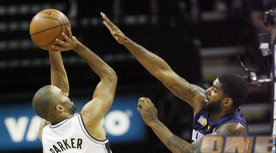 פארקר עולה לסל. זה לא הספיק לספרס (רויטרס)