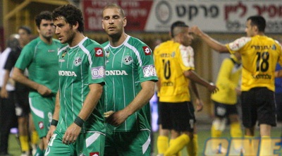 שחקני חיפה המאוכזבים לעומת שחקני נתניה המאושרים (עמית מצפה)