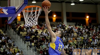 צ´אק אידסון בדרך לסל בגן נר (יוסי ציפקיס)