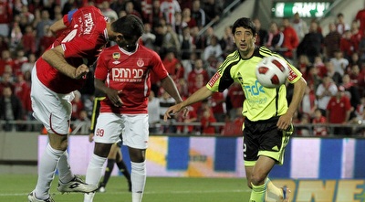 באדיר מנסה נגיחה בפתיחה (יוסי ציפקיס)