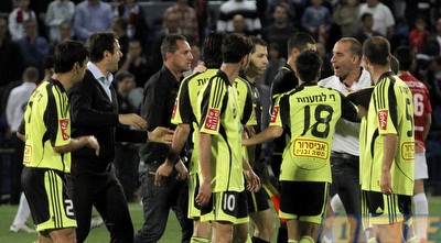 אנשי בית&qout;ר עטים על חכמון (יוסי ציפקיס) אנשי בית&qout;ר עטים על חכמון (יוסי ציפקיס)