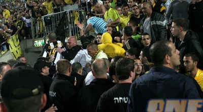 אוהדי בית&qout;ר מתפרעים (יוסי ציפקיס)