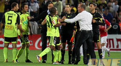 חכמון ושחקני בית&qout;ר (שי לוי) חכמון ושחקני בית&qout;ר (שי לוי)