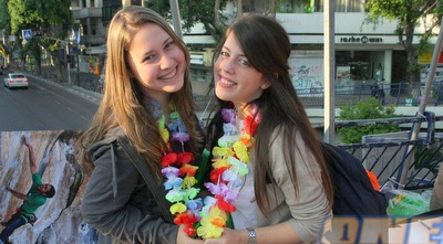 אווירה חגיגית בת&qout;א (משה חרמון)