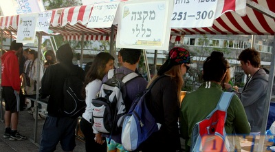 משתתפי המקצה הכללי מקבלים הסברים אחרונים (משה חרמון)