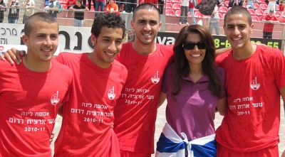 שחקני הנוער של ב&qout;ש עם ברקת (יגאל ברמן) (ONE)