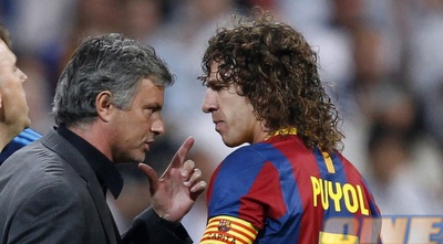 פויול ומוריניו בשיחה צפופה (רויטרס)