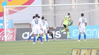 ברוכיאן דוחק את הכדור פנימה וקובע 0:2 (גיא בן זיו)