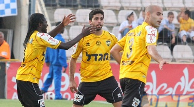 ימפולסקי (משמאל). מתקרב לחתימה בקבוצה האם (משה חרמון)