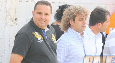 ראובן עטר ורן בן שמעון. עסוקים בלפרגן אחד לשני (משה חרמון)