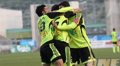 שחקני בית&qout;ר ירושלים חוגגים בסיום המשחק (גיא בן זיו)