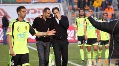 רוני לוי ודוד אמסלם מאושרים בסיום המשחק (גיא בן זיו)