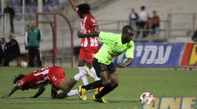 זומה. נשאר בהפועל עכו (מור שאולי)