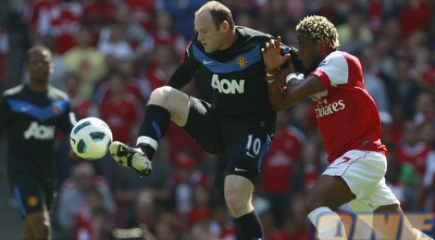 סונג מול רוני. ארסנל עדיפה, מנצ´סטר מנסה לעקוץ (רויטרס)