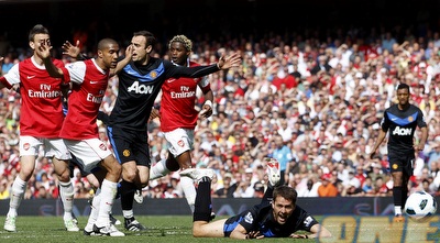 מייקל אואן על הדשא. היה פנדל? (רויטרס)