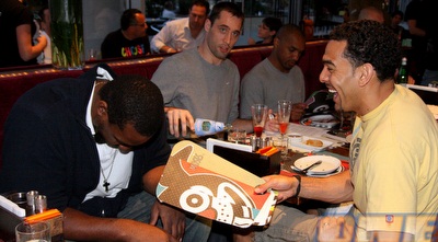 בלו ושחורציאניטיס באווירה מחויכת (יניב גונן)