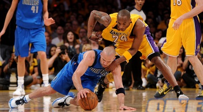 ג´ייסון קיד חוטף עוד כדור לקובי בראיינט (GettyImages)