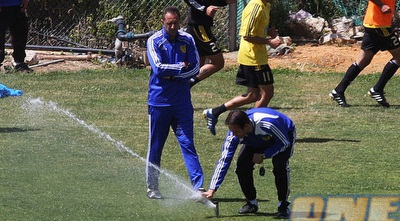 רוני לוי מתקרר באימון (גיא בן זיו)