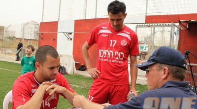 גילי ורמוט מקבל תדרוך (מור שאולי)