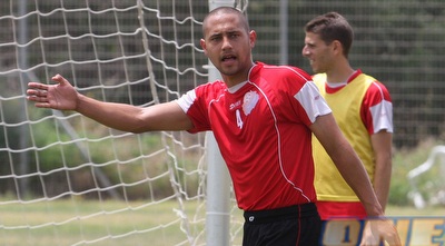 גיל קין מתרגל למדים של הפועל חיפה (עמית מצפה)