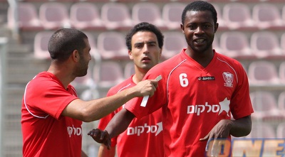 יאיא פטי ולירן כהן (עמית מצפה) יאיא פטי ולירן כהן (עמית מצפה)