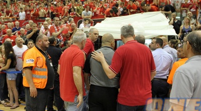 משה ביטון מול אוהדי הפועל. לא רגוע בהדר יוסף (מור שאולי)