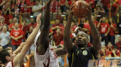 סטפן ברדפורד עולה לסל (מור שאולי)