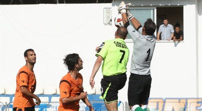 אורן ניסים עולה לכדור גובה עם שלומי בן חמו (מור שאולי)