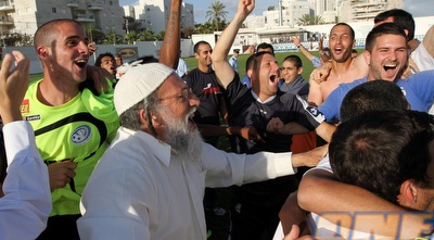 שחקני רמה&qout;ש חוגגים את העלייה (מור שאולי)