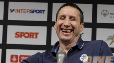 בלאט משועשע. &qout;אשלח את הבן שלי לשחק אצל ז´ליקו&qout; (יוסי ציפקיס)