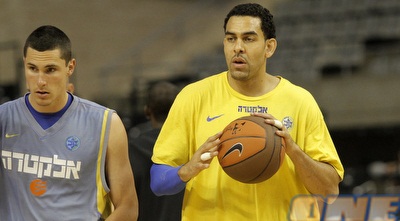 דייויד בלו. &qout;פאו היא קבוצה שונה&qout; (יוסי ציפקיס)