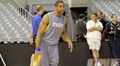 ריצ´ארד הנדריקס זורק חיוך למצלמה באימון המסכם (יוסי ציפקיס)