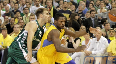 קלאייטס חוטף את הכדור לפארגו (יוסי ציפקיס)