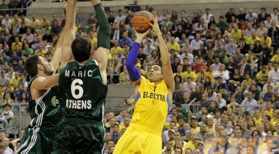 בלו עולה לעוד שלשה. הידית נכנסה לפעולה (יוסי ציפקיס)