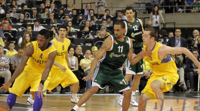 ג´רמי פארגו וצ´אק אידסון יוצאים לעוד התקפה (יוסי ציפקיס)