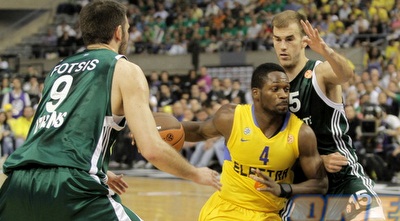 פארגו חודר לסל על קלאייטס (יוסי ציפקיס)