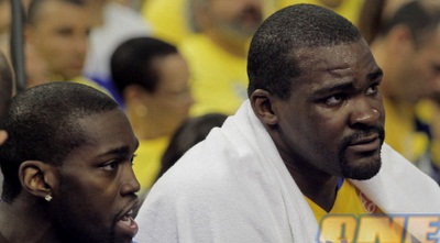 סופו ופרקינס מתוסכלים על הספסל (יוסי ציפקיס)