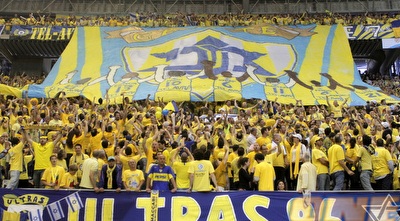 אוהדי מכבי. זכו למחמאות מז´ליקו (יוסי ציפקיס)