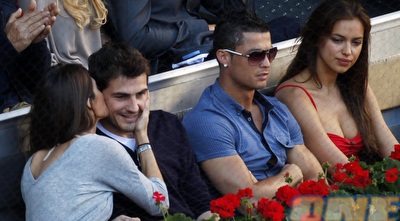 רונאלדו וקסיאס עם בנות זוגם (רויטרס)