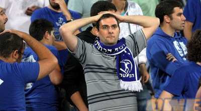 אוהדי הפועל פ&qout;ת לא מאמינים (יניב גונן) אוהדי הפועל פ&qout;ת לא מאמינים (יניב גונן)