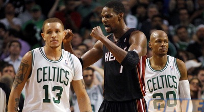 בוש חוגג על ווסט ואלן. הטריו של מיאמי עבד בהארכה (רויטרס)