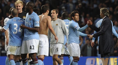 שחקני הסיטי חוגגים בסיום המשחק (ONE)