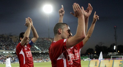 שחקני הפועל חוגגים (יוסי ציפקיס)