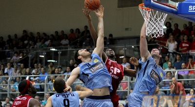 מאבק בריבאונד: לב ומוסקוביץ´ מול אוטר (שי לוי)