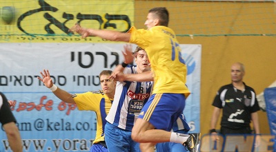 רושקה נעצר (ליאור טימור) רושקה נעצר (ליאור טימור)