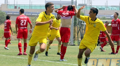 רועי קהת מימין חוגג שער (יניב גונן) רועי קהת מימין חוגג שער (יניב גונן)